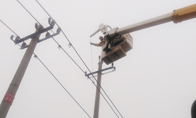10千伏東園甲線皂戶支線祥峰分支線7號(hào)桿帶電換桿