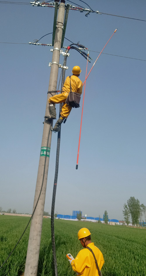 濟南至高清高速公路工程電力設施遷改工程——不停電作業(yè)項目：帶電核相現(xiàn)場