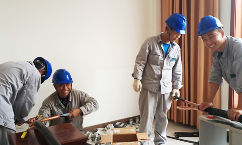 東營華昌電力工程有限公司技術(shù)骨干電纜頭制作培訓現(xiàn)場