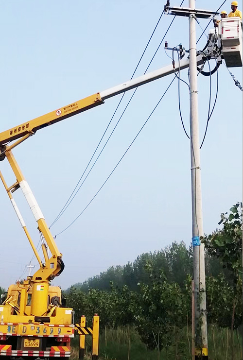 2022年6月30日，王崗線武王支線帶電開(kāi)斷作業(yè)現(xiàn)場(chǎng)